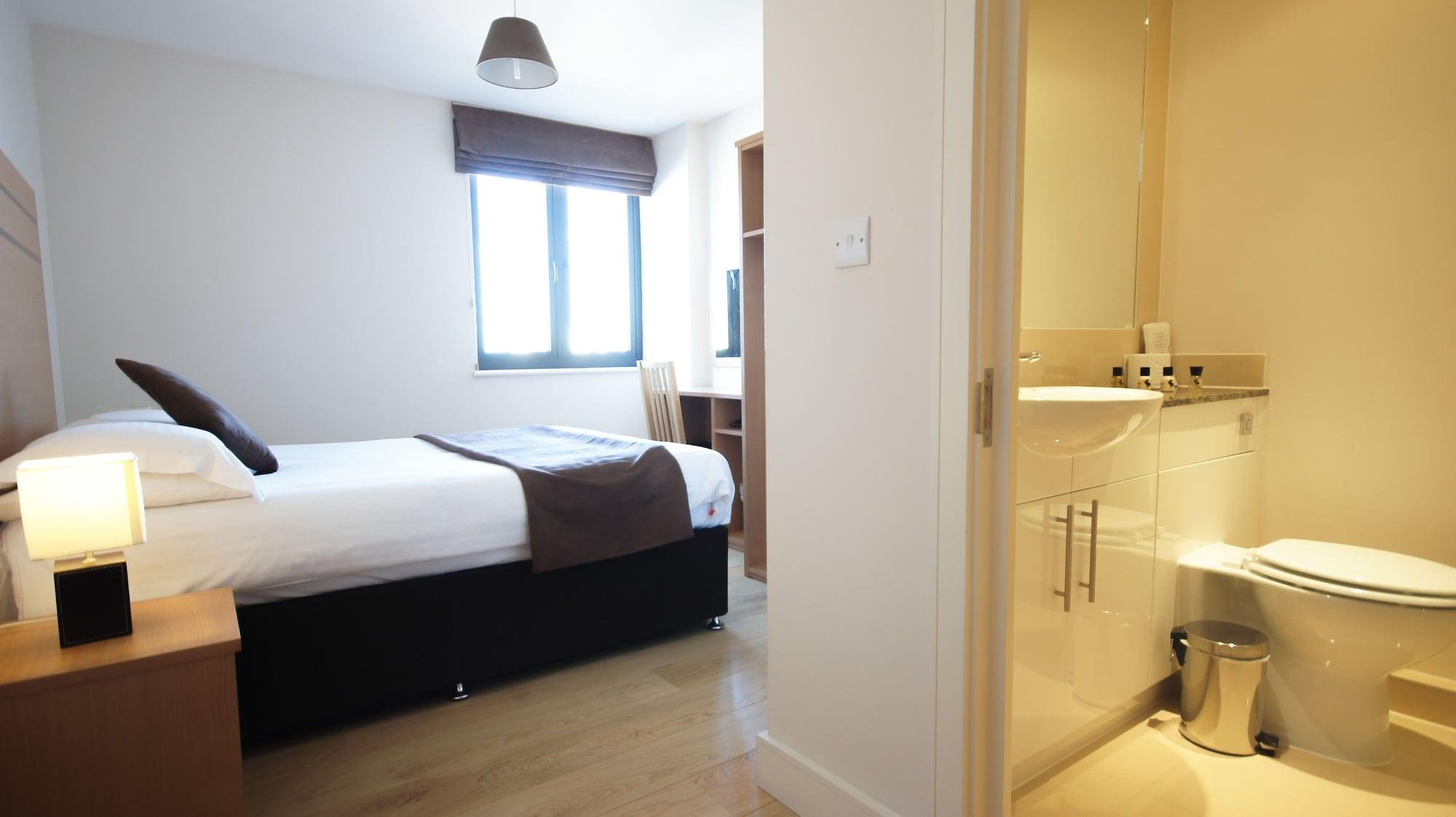 Crompton House Apartments Эджвар Экстерьер фото