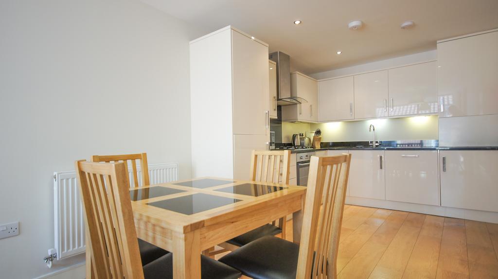 Crompton House Apartments Эджвар Экстерьер фото